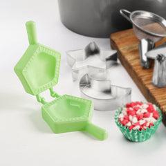 1 Pc Assorted Shape Plastic Snack Mould (Mix Design 1 Pc)